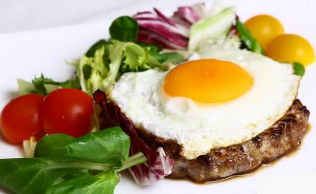 Как приготовить вкусный бифштекс с яйцом по пошаговому рецепту с фото