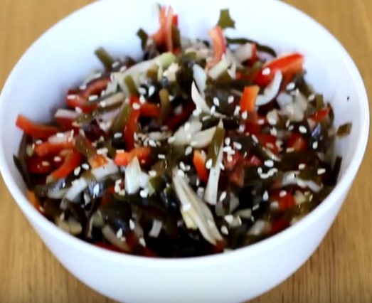 Салат с кальмарами: 11 вкуснейших рецепта салата с майонезом и без