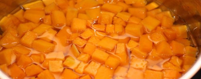 Тыква кубиками залитая водой